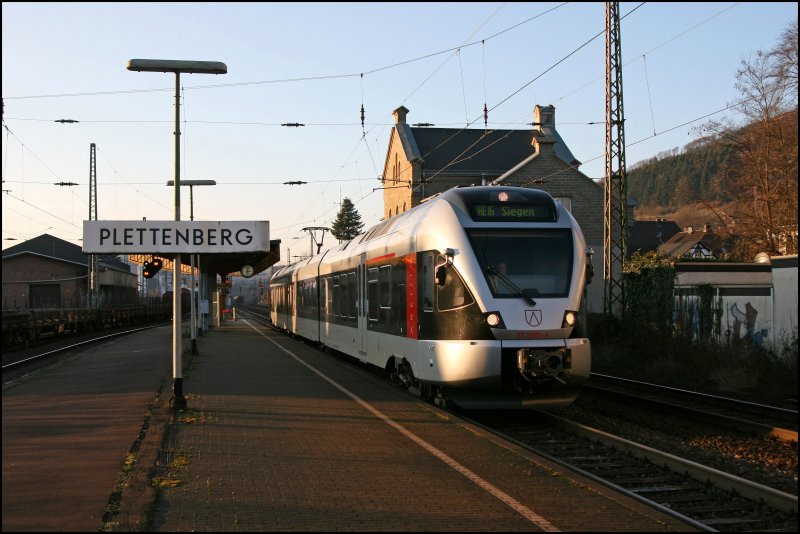 ET23003 beschleunigt als ABR99618, (RE16  RUHR-SIEG-EXPRESS ) nach Siegen. Aufgenommen in Plettenberg am 17.12.07
