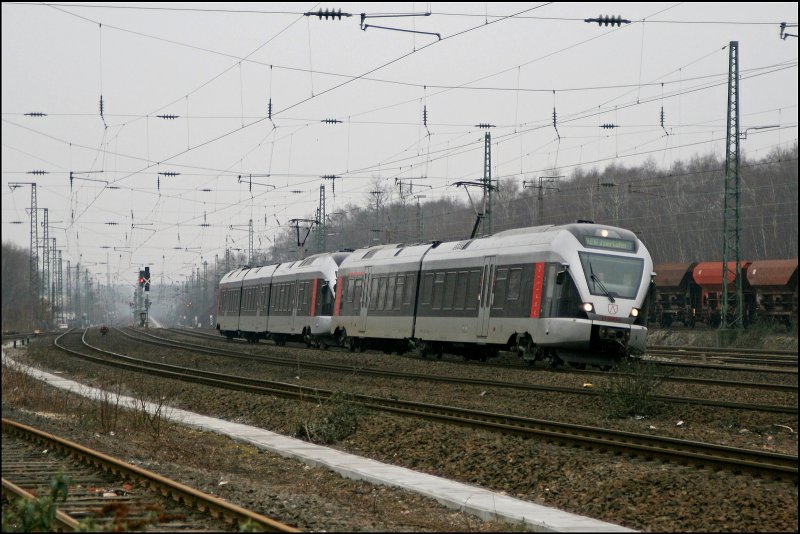 ET23003 und ein Schwestertriebzug fahren bei Bochum-Ehrenfeld als ABR9960 (RE16  Ruhr-Sieg-Express ), von Essen nach Iserlohn/Siegen. 