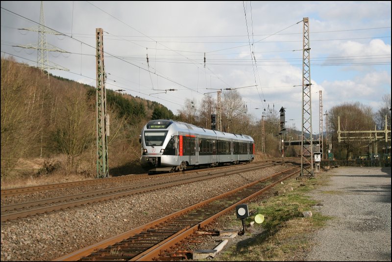 ET23008 verlsst als ABR99733, (RB91  Ruhr-Sieg-Bahn ) nach Hagen Hauptbahnhof, den Bahnhof Plettenberg. (03.03.2008)