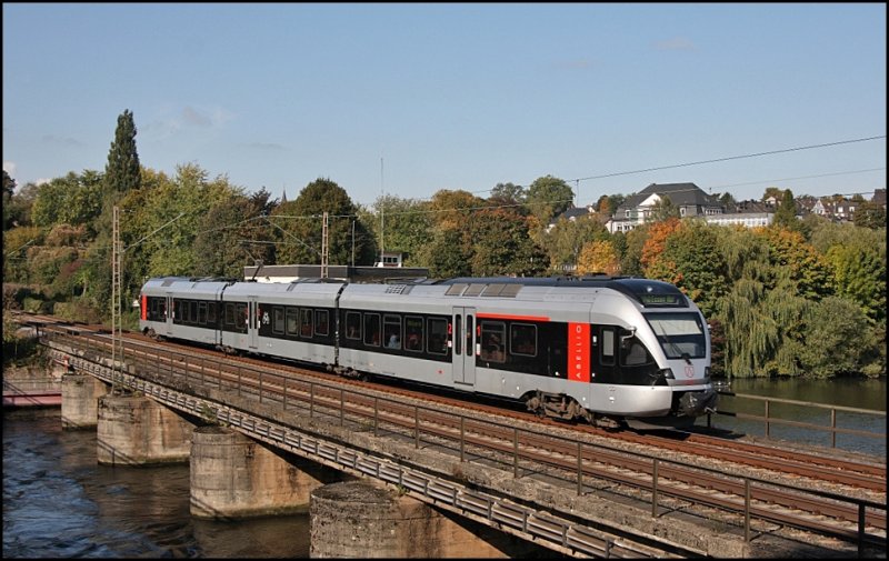 ET23xxx  Hagen  berquert bei Wetter(Ruhr) den Harkortsee als ABR33812 (RB40  Ruhr-Lenne-Bahn ) nach Essen. (03.10.2008)
