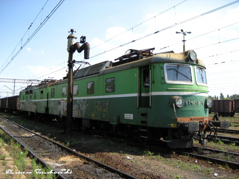 ET40-35 mit einem Gterzug wartet auf Signal zum fahren am 19.07.2007 in Bydgoszcz Wschod.