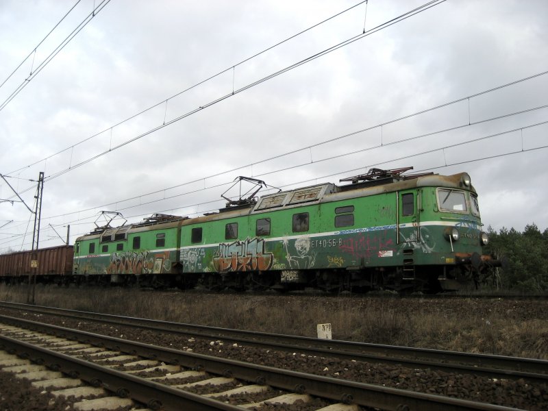 ET40-56 fhrt mit einem Gterzug am 23.02.2008 durch Bydgoszcz.
