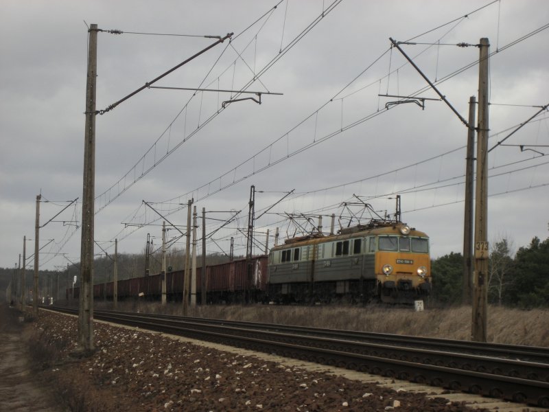 ET41-198 fhrt mit einem Gterzug am 23.02.2008 durch Bydgoszcz in Richtung Toruń.