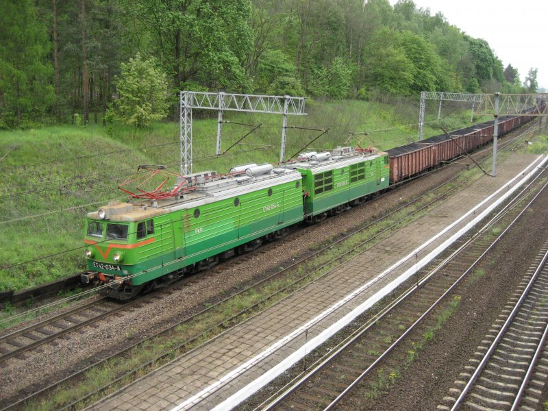 ET42-034 fhrt mit einem Gterzug am 18.05.2007 durch Bydgoszcz Rynkowo in Richtung Gdansk.