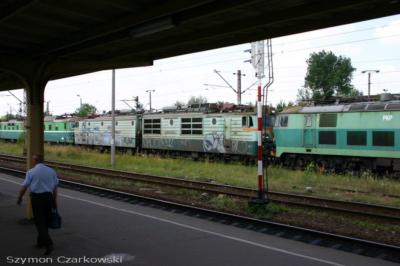 ET42-050 zwischen ET40 und ET22 in der Nhe von Bydgoszcz am 27.06.2006