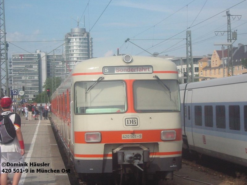 ET420 501-9 in M�nchen Ost
Das ist die erste  S-Bahn M�nchens aus dem jahre 1969