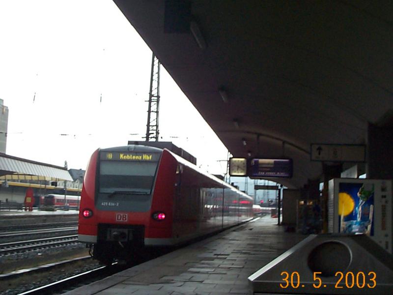 ET425 kommt bei richtigem mistwetter mit RB aus Trier.