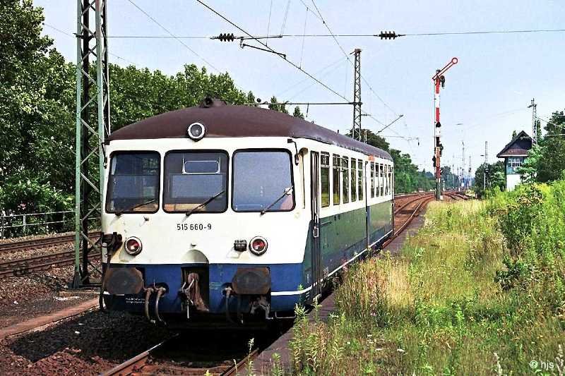 ETA 515 660 verlsst den Bahnhof Duisburg-Meiderich Sd in Richtung Oberhausen (16. August 1987).