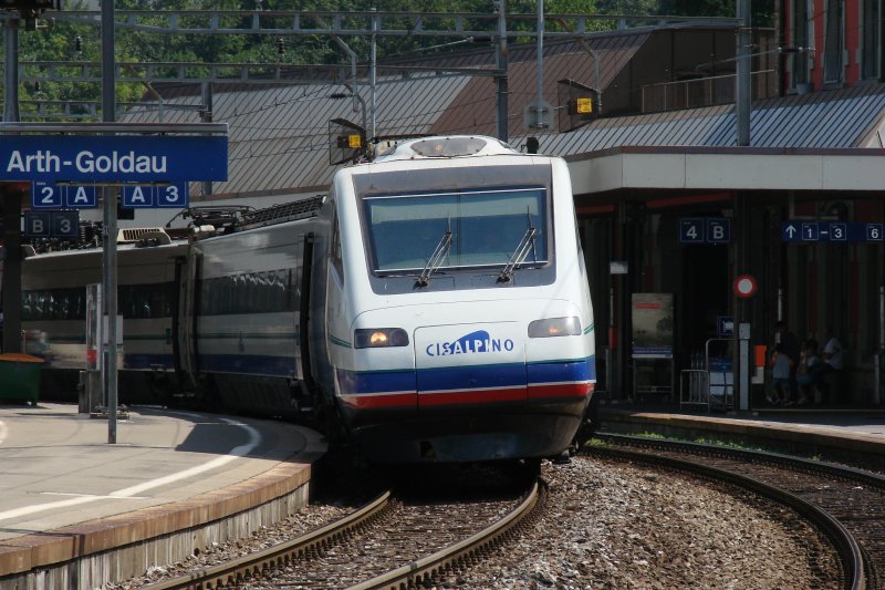 ETR 470 als CIS 154 Trieste Centrale-Schaffhausen am 23.07.2007 in Arth-Goldau. Der Zug verkehrte mit rund 30 min Versptung, was ja mittlerweile nichts ungewhnliches mehr ist!