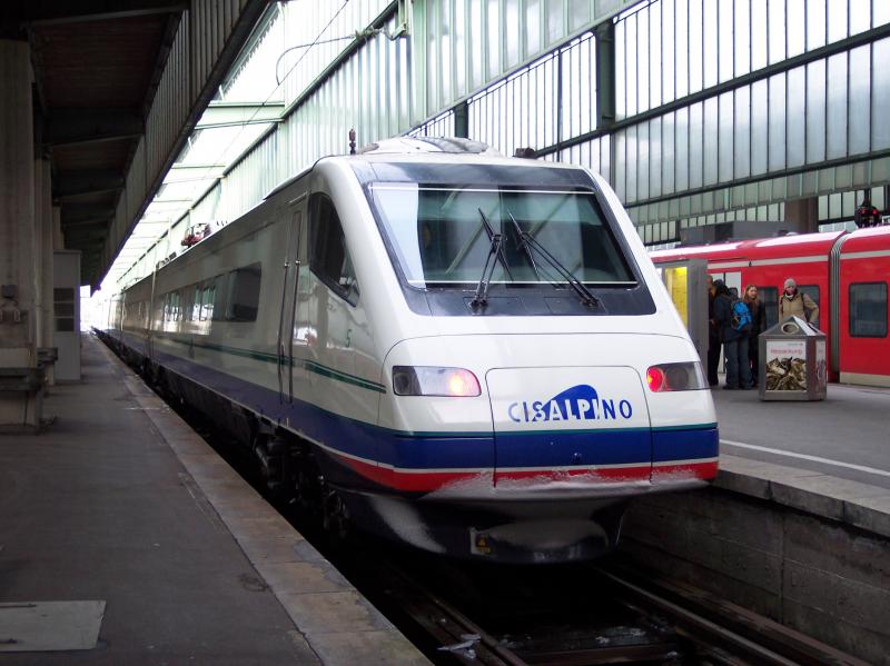 ETR 470  Cisalpino  als CIS 155 Stuttgart Hbf - Milano Centrale am 29.01.2004 im Stuttgarter Hbf.
