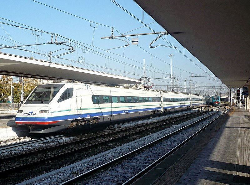 ETR 470  Cisalpino  fhrt am 15.10.2007 in den Bahnhof Padova ein.