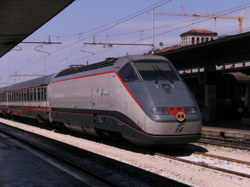 ETR 500 steht am 14.08.2008 im
Bahnhof von Venezia.
