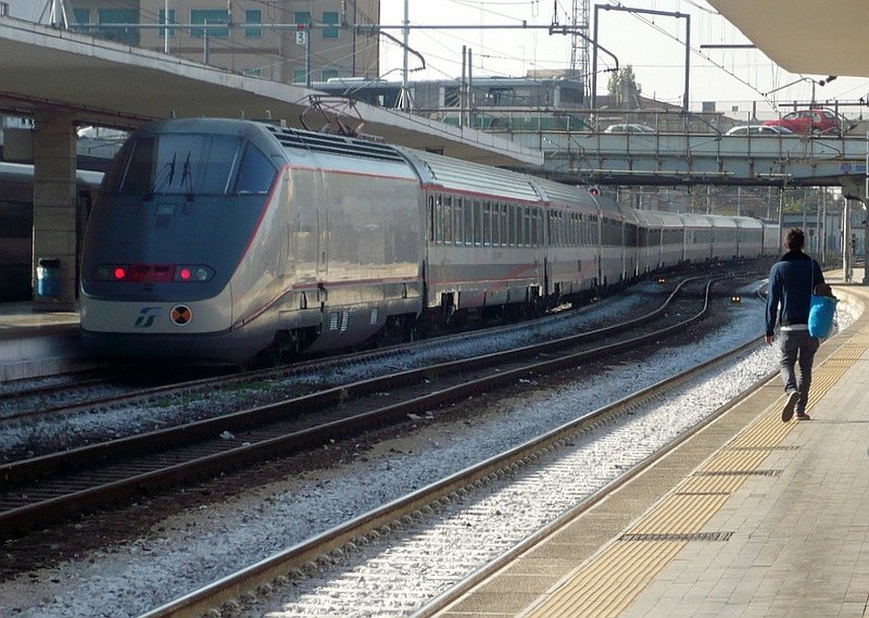 ETR 500/I verlt Padova am 15.10.2007 in Richtung Westen.