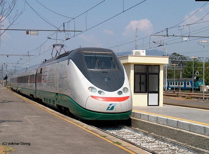 ETR 500/II mit Werbung  ETR 500  bei Einfahrt in Florenz (12.08.2003)
