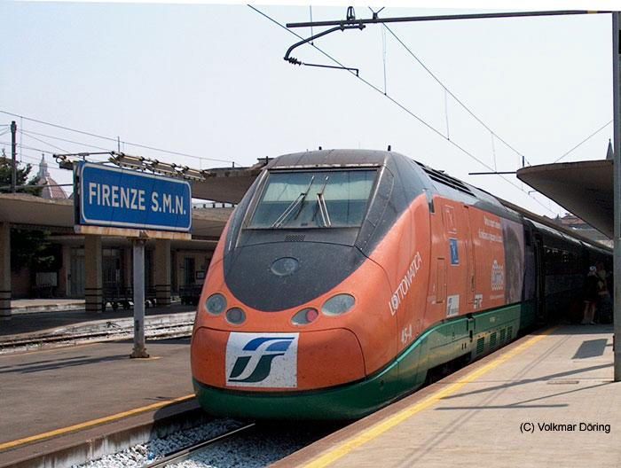 ETR 500/II mit Werbung  LOTTOMATICA  am Bahnsteig in Florenz (12.08.2003)
