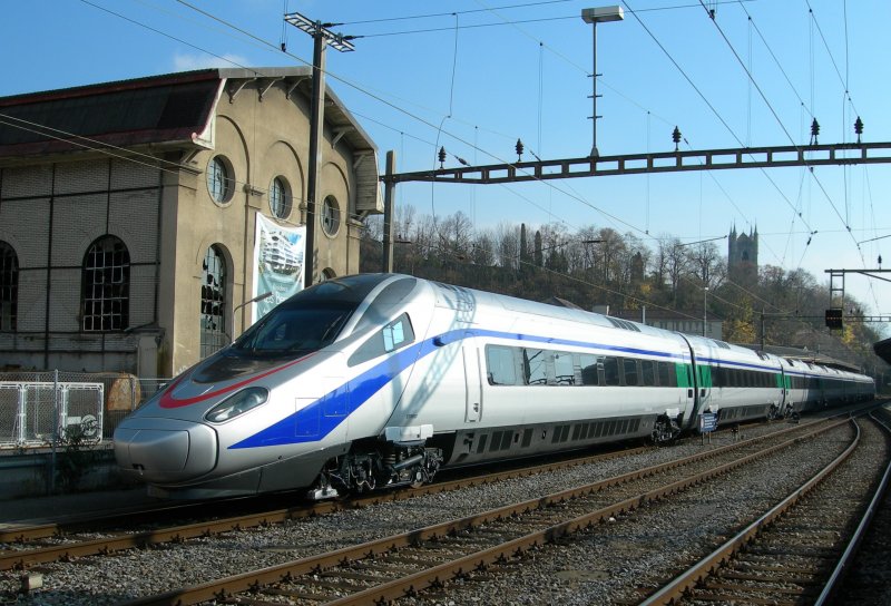 ETR 610 nun in CIS Farben beim Probestehen in Vevey am 15. Nov. 2008; wie krzlich im Fernsehn beilufig gehrt, sollen die ETR 610 ab Juni (und nicht ab Mrz) endlich in Betrieb gehen. 
