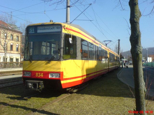 Ettlingen Stadt am 19.03.2006. Der Zweisystemwagen 834 der AVG ist dort abgestellt mit der Beschilderung  S1 Freudenstadt Hauptbahnhof  wobei die S-Bahn nicht in dieser Linienkombination fhrt.