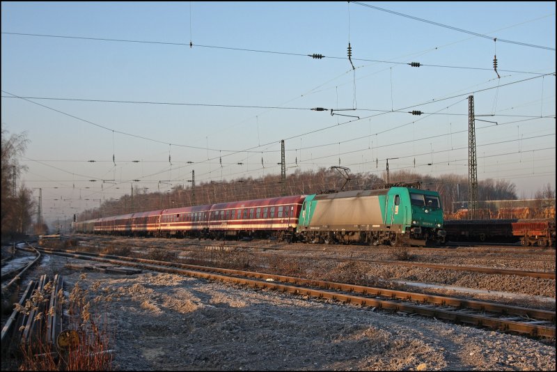 Etwas aktuelles vom 30.12.2008: 185 575 bringt den DPE 95240 von Kln nach Berlin-Ostbahnhof. (30.12.2008)