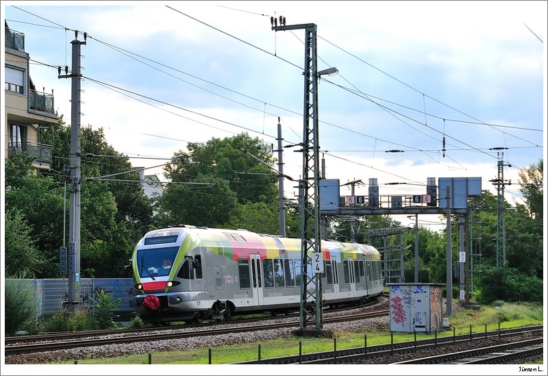 Etwas berrascht hat mich der ETR155 am 8.7.2009 in Penzing, als er nicht so wie in der Faplo stand aus Wien/West, sondern aus Wien/Hernals kam. Ich hatte die kurzfristige nderung zu diesem Zeitpunkt noch nicht mitbekommen. Schnell wurde aber improvisiert. So kam es zu diesem Schnappschuss des SPROB 96074.