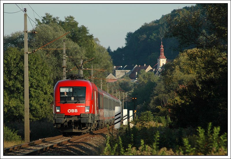 Etwas versptet war am 22.9.2007 OEC 156 „Zagreb“ von Zagreb nach Wien unterwegs. Bespannt war er mit 1116 054. Die Aufnahme entstand kurz nach Wildon.