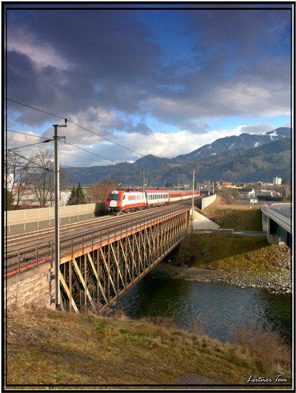 EU Lok 1216 226 fhrt mit EC 100 Joze Plecnik von Laibach nach Prag
Leoben 18.1.2008