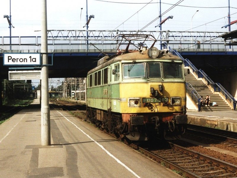 EU07-083 auf Bahnhof Poznan Glwny am 5-8-2001. Bild und scan: Date Jan de Vries. 
