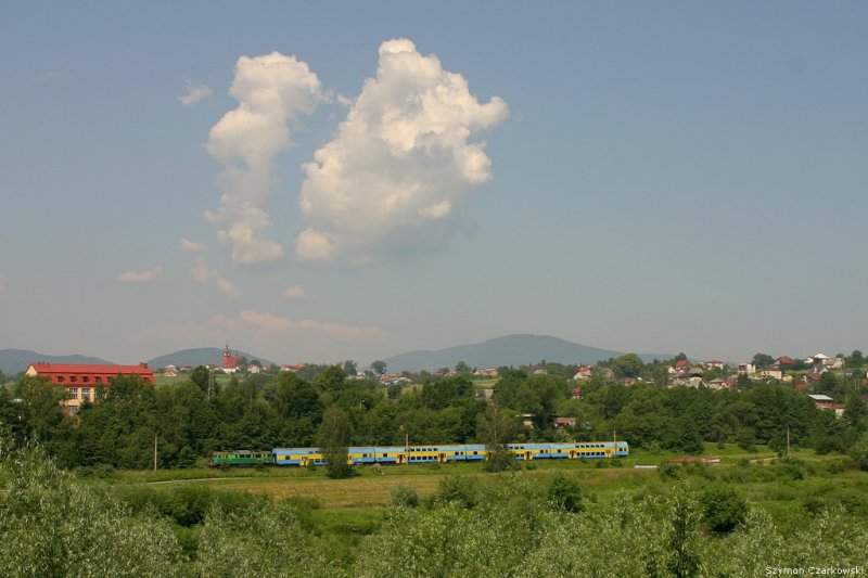 EU07-323 mit Personenzug Katowice-Żywiec, Żywiec am 09.06.2007