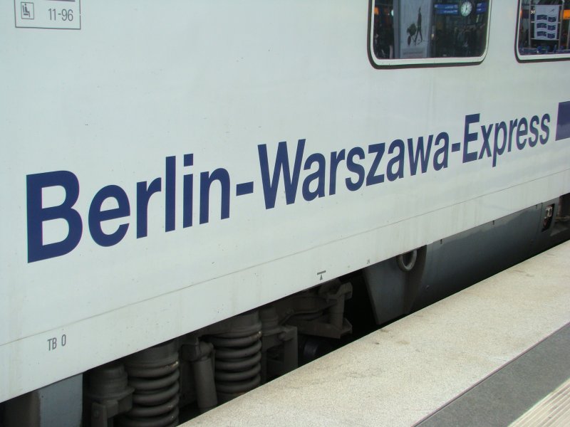EuroCity 45 nach Warszawa Wschodnia ber Frankfurt/Oder und Kutno. Aufgenommen am 29.12.2007