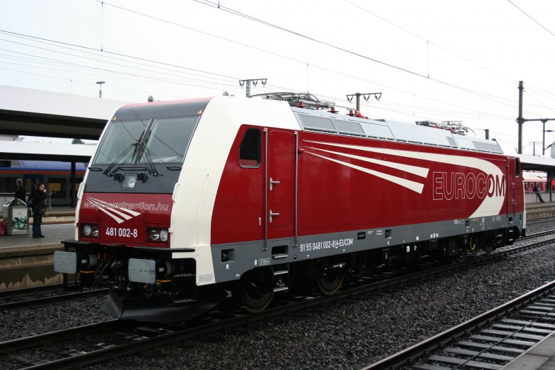 eurocom 481 002-8 am 12.9.2008 in Fulda. Dies knnte eine fr Ungarn gebaute Lok sein. Vieleicht wei ja jemand wo man sie noch einsortieren kann.
