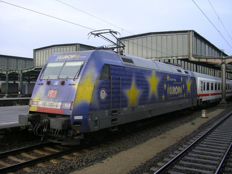 Europa 101 101-4 im Schub des IC 2114 nach Hamburg in Duisburg Hbf.(30.11.2008)