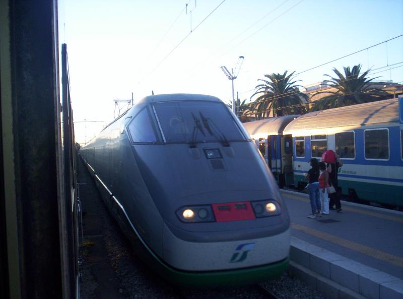 EurostarItalia bei der einfahrt in Lecce am 28.08.04