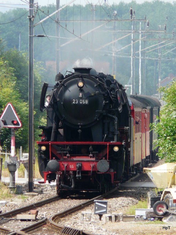 Eurovapor - Dampflok 23 058 mit Extrazug bei der einfahrt in den Bahnhof von Bischoffszell Stadt am 21.06.2009