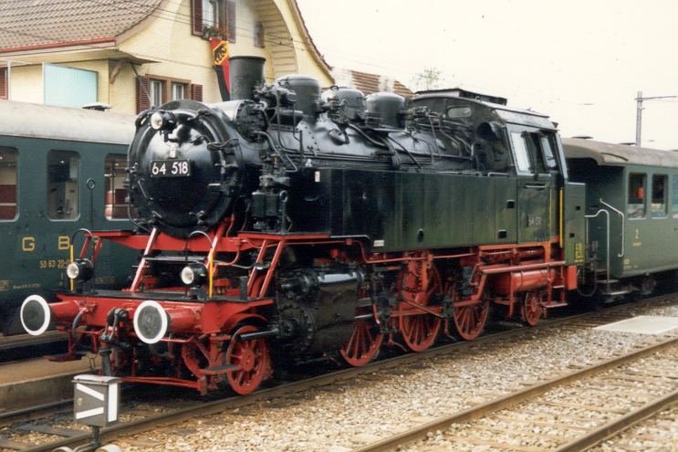 Eurovapor Dampflok 64 518 der Eurovapor Emmental anlsslich des Dampflokfestes in Sumiswald im August 1987