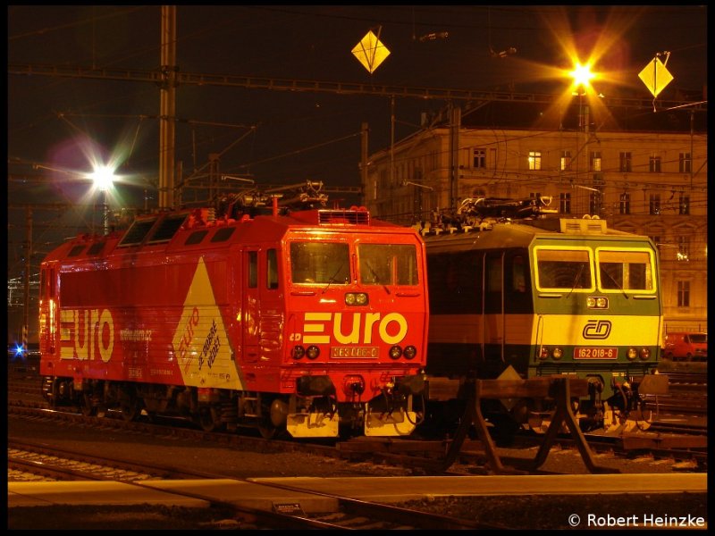 Eurowerbelok 363 086-0 und 162 018-6 in Praha hl.n. am 02.07.2009