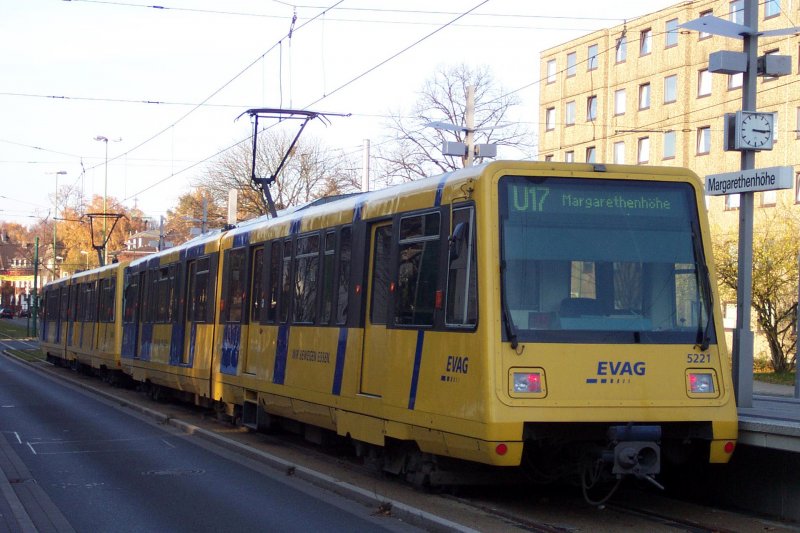 EVAG-Doppelzug  Docklands  der 52er Serie als Linie U17 an der (H) Margarethenhhe