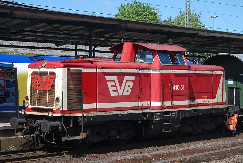 EVB 410 51 mit einem SDZ aus Bremen am 23.5.2009 in HH-Harburg