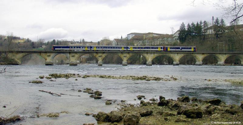 EW II Pendel mit RBe 540 alls S 33 Winterthur - Schaffhausen auf der Brcke beim Rheinfall am 20.03.04 zwischen Dachsen und Neuhausen am Rheinfall