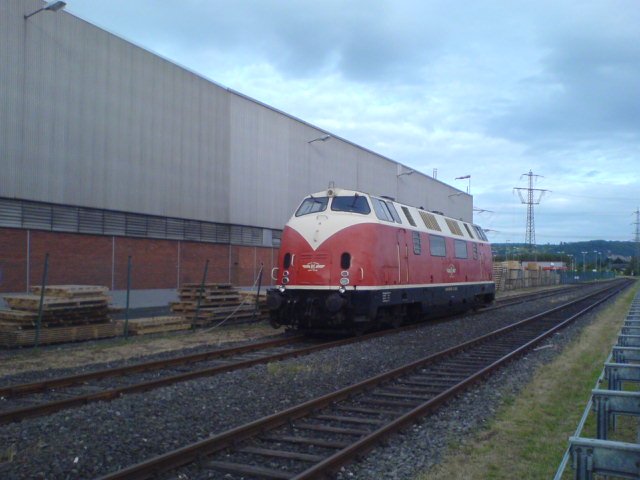 Ex- DB 220 053 der Brohltal- Eisenbahn im Industriegebiet Koblenz- Ltzel