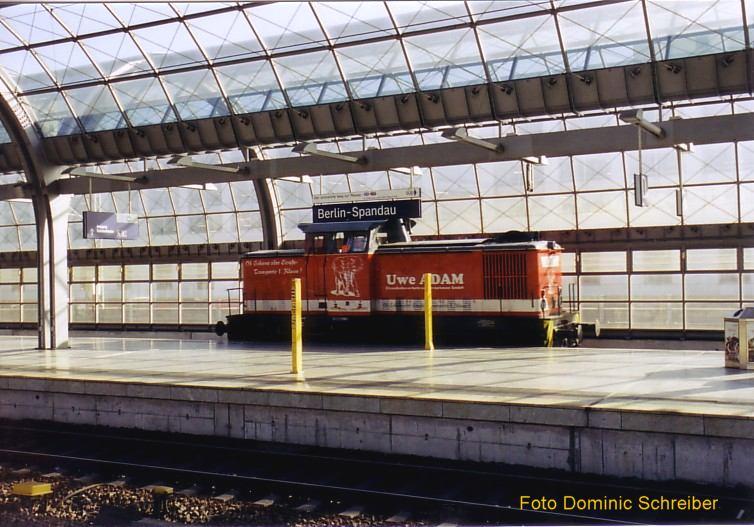 Ex DR. BR.106 von Uwe ADAM, wie auf dem Bild zusehen ist in Berlin Spandau auf Gleis 6 in Richtung Wustermark am 25.09.2004!!