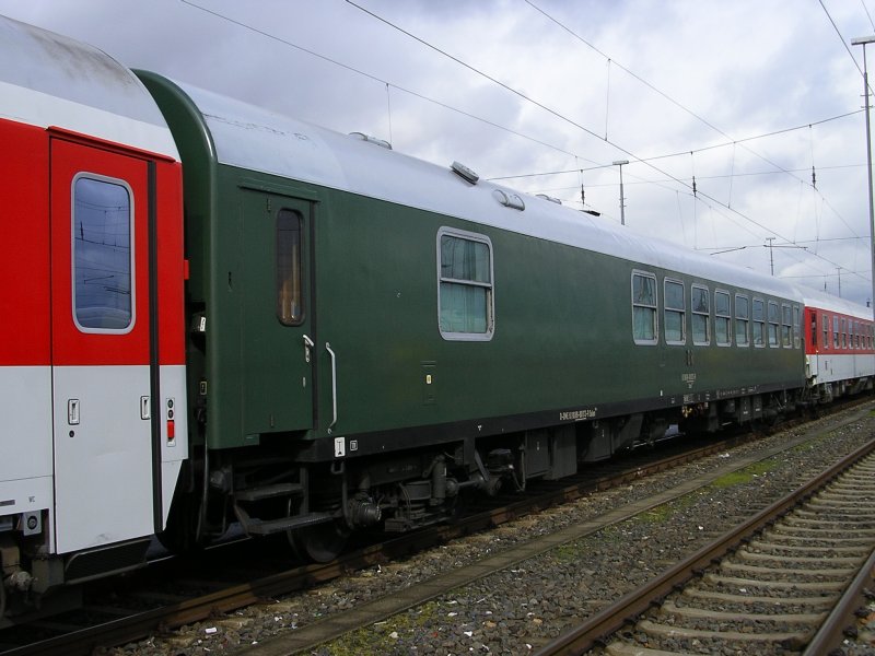 Ex DR Salon Wagen eingegliedert im CNL Autozug in Dortmund.
(21.03.2008)