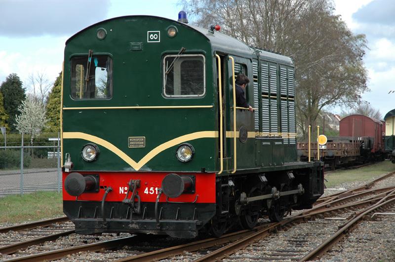 Ex NS Diesellok 541 rangiert im MBS Bahnhof Haaksbergen. 09.04.2005
