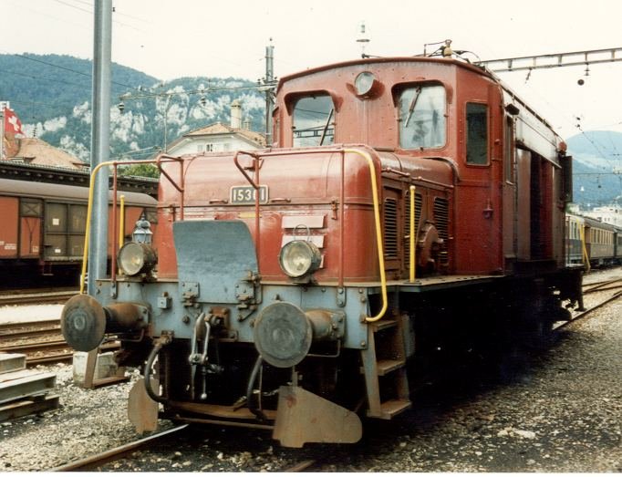 ex SBB Seetal Krokokdil De 6/6 15301 im Bahnhofsareal von Balsthal im Juli 1985