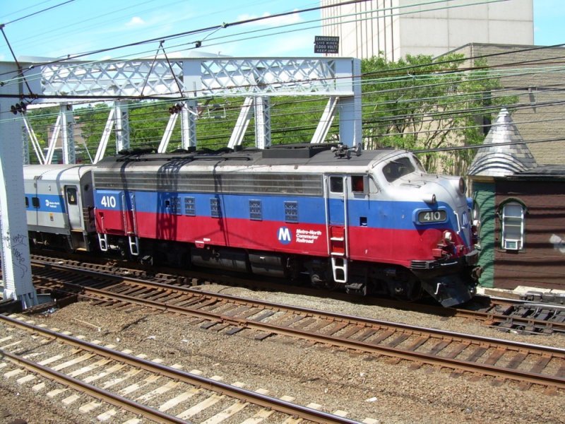 F 10 (former F 3) No. 410
built 1946
for Gulf-Mobile & Ohio RR for light freight trains
1300 hp, upgraded to 1800
sold 84 to MBTA / Massachusets Bay Transit Authority
sold 95 to MTA  / Metro North Transportation Authority
picture taken from Sono-Tower on 22.7.07. Train leaving South Norwalk, CT towards Danbury, CT
