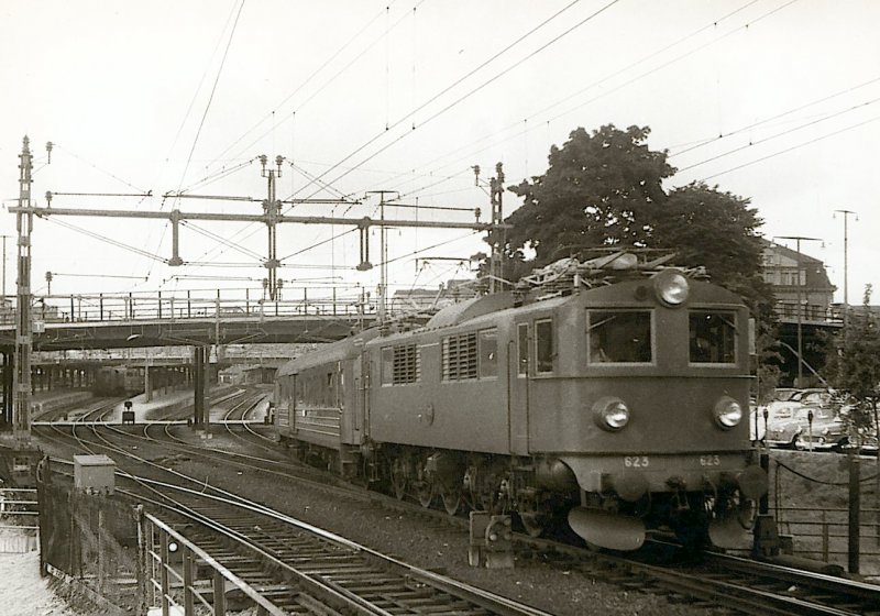 F 623 mit Zug nach Gteborg - Abfahrt aus Stockholm Centralen - Sommer 1958 (Foto J.J. Barbieux)