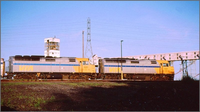 F40PH-2 6450 und 6451 stehen abfahrbereit mit dem Ocean in Halifax. (Archiv 07/1998)