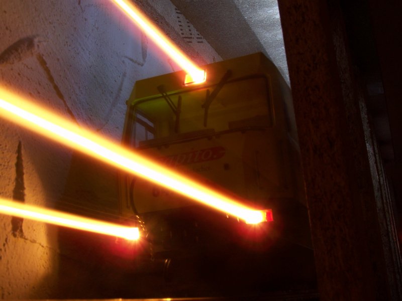 Fhrt sie ? - oder steht sie ? Aufgenommen auf dem bergang von Etage 1 auf 2 bei meiner Modellbahn. 