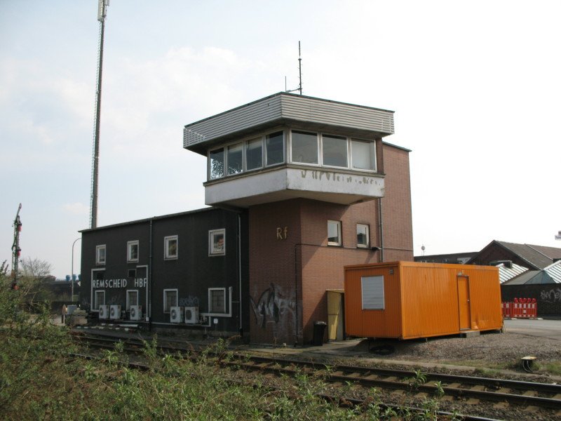 Fahrdienstleiter Remscheid HBF. Das Stellwerk besitzt Sp Dr L60 Stellpulte.