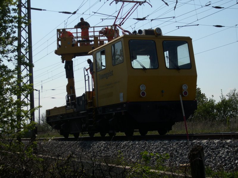 Fahrleitungskontrolle am 29.April 2009 im Einfahrbereich von Bergen/Rgen.