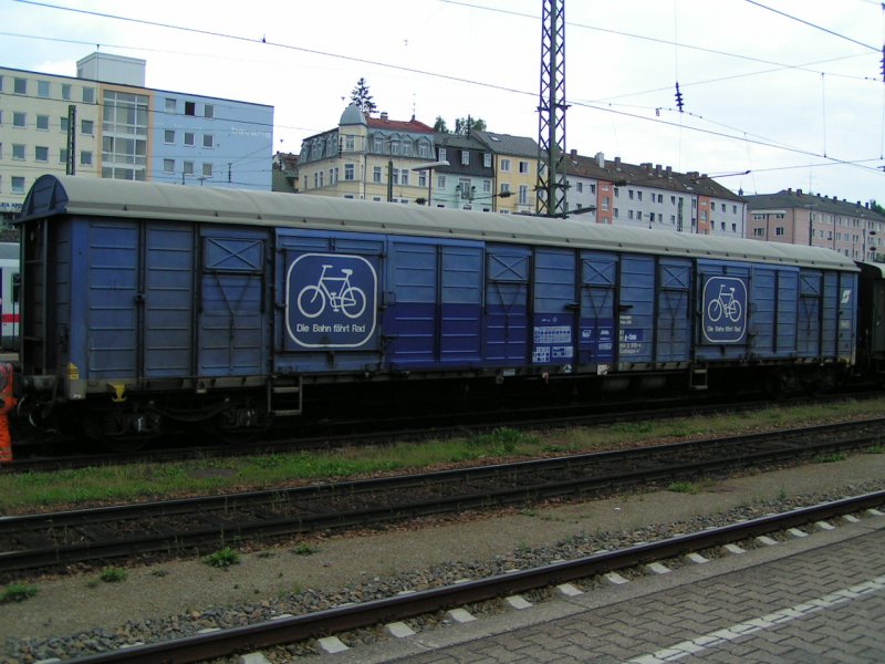 Fahrradtranportwagen  Gabkqss-x  81 81 184 3518-4 im Erlebniszug DONAU  am Hbf Passau (2006-07-01)