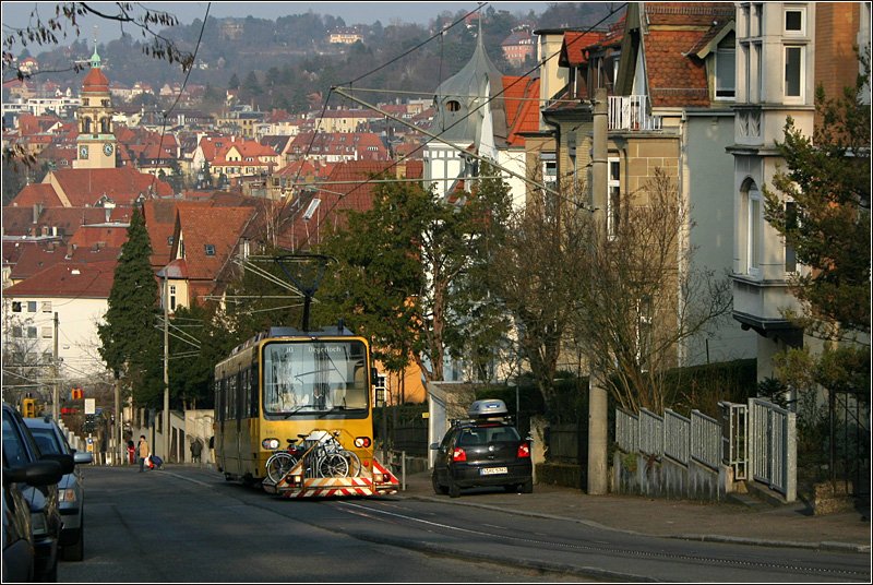 Fahrradwagen voraus: Eine Zahnradbahn in der unteren Alten Weinsteige. 

15.03.2007 (M)